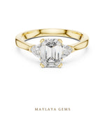 Load image into Gallery viewer, Maylaya Gems emerald trillion petite trilogy lab-grown diamond ring in yellow gold