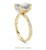 Load image into Gallery viewer, Maylaya Gems emerald curved gallery lab-grown diamond ring in yellow gold