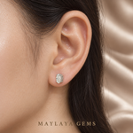 Load image into Gallery viewer, Maylaya Gems SPS3 on-ear illustration, scaled to approximate carat-to-millimetre dimensions; actual fit varies.