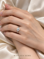 Load image into Gallery viewer, Maylaya Gems M015 ring on a female model hand