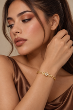Load image into Gallery viewer, Maylaya Gems 0.32 ct Round Lab-Grown Diamond Bracelet — AI-generated young adult model in eveningwear / ภาพจำลองนางแบบสวมเครื่องประดับด้วย AI