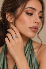 Load image into Gallery viewer, Maylaya Gems 9K Gold 1.4 ct Lab-Grown Diamond Ring — JF06A — AI-generated young adult model in eveningwear / ภาพจำลองนางแบบสวมเครื่องประดับด้วย AI
