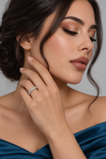 Load image into Gallery viewer, Maylaya Gems 9K Gold 0.82 ct Lab-Grown Diamond Ring — E007 — AI-generated young adult model in eveningwear / ภาพจำลองนางแบบสวมเครื่องประดับด้วย AI