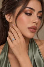Load image into Gallery viewer, Maylaya Gems 9K Gold 1.1 ct Oval Lab-Grown Diamond Ring — M058 — AI-generated young adult model in eveningwear / ภาพจำลองนางแบบสวมเครื่องประดับด้วย AI
