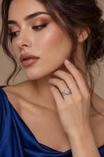 Load image into Gallery viewer, Maylaya Gems 1 ct Round Lab-Grown Diamond Ring - LR-0021 — AI-generated young adult model in eveningwear / ภาพจำลองนางแบบสวมเครื่องประดับด้วย AI