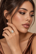 Load image into Gallery viewer, Maylaya Gems 2 ct Emerald Lab-Grown Diamond Ring — AI-generated young adult model in eveningwear / ภาพจำลองนางแบบสวมเครื่องประดับด้วย AI
