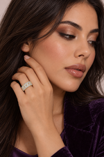 Load image into Gallery viewer, Maylaya Gems 1.918 ct Round Lab-Grown Diamond Band — AI-generated young adult model in eveningwear / ภาพจำลองนางแบบสวมเครื่องประดับด้วย AI
