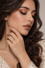 Load image into Gallery viewer, Maylaya Gems 0.65 ct Princess Lab-Grown Diamond Band — AI-generated young adult model in eveningwear / ภาพจำลองนางแบบสวมเครื่องประดับด้วย AI