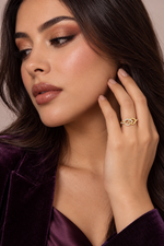 Load image into Gallery viewer, Maylaya Gems 0.251 ct Triangle Ribbon Lab-Grown Diamond Ring — AI-generated young adult model in eveningwear / ภาพจำลองนางแบบสวมเครื่องประดับด้วย AI