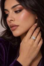 Load image into Gallery viewer, Maylaya Gems 3.15 ct Round Baguette Shoulder Lab-Grown Diamond Ring — AI-generated young adult model in eveningwear / ภาพจำลองนางแบบสวมเครื่องประดับด้วย AI