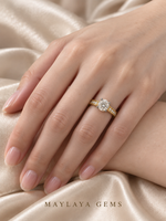 Load image into Gallery viewer, Maylaya Gems Stk94 ring on a female model hand