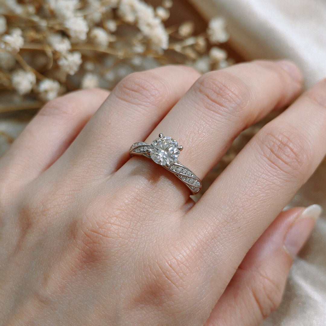 Yellow gold polish 9k round solitairect solitaire ring