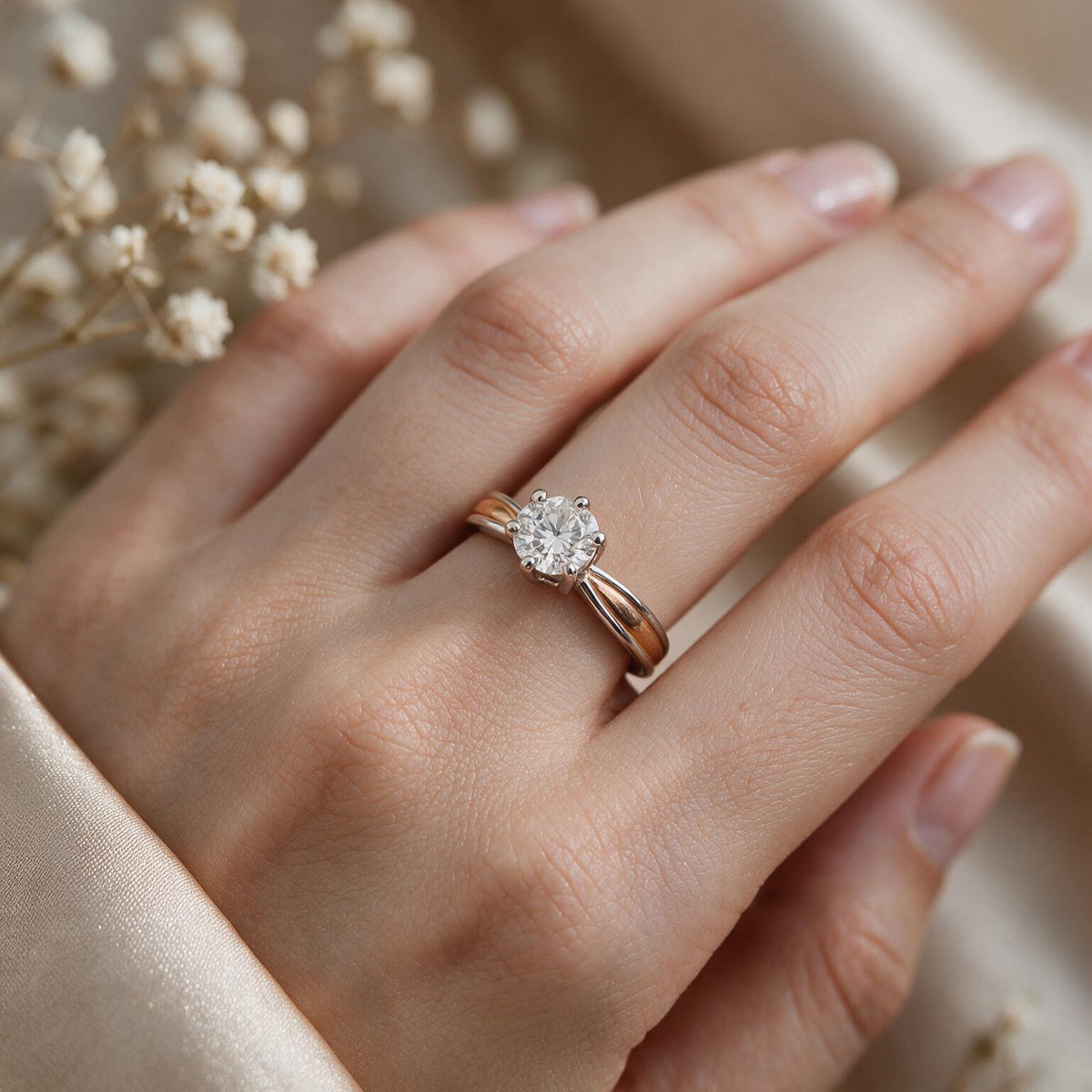 Two tone 9k round solitairect solitaire ring