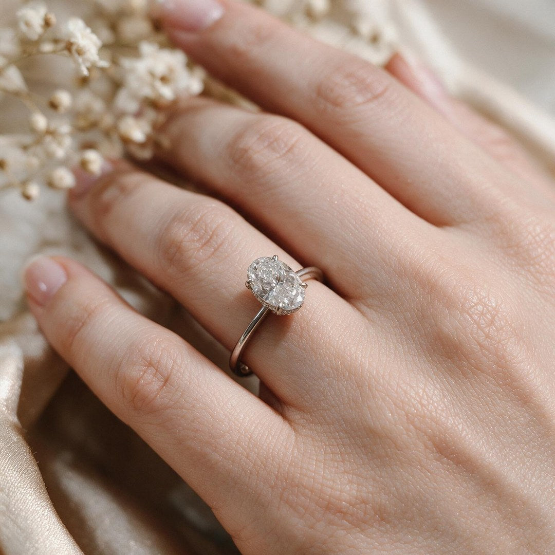 White rhodium 9k oval solitairect solitaire ring