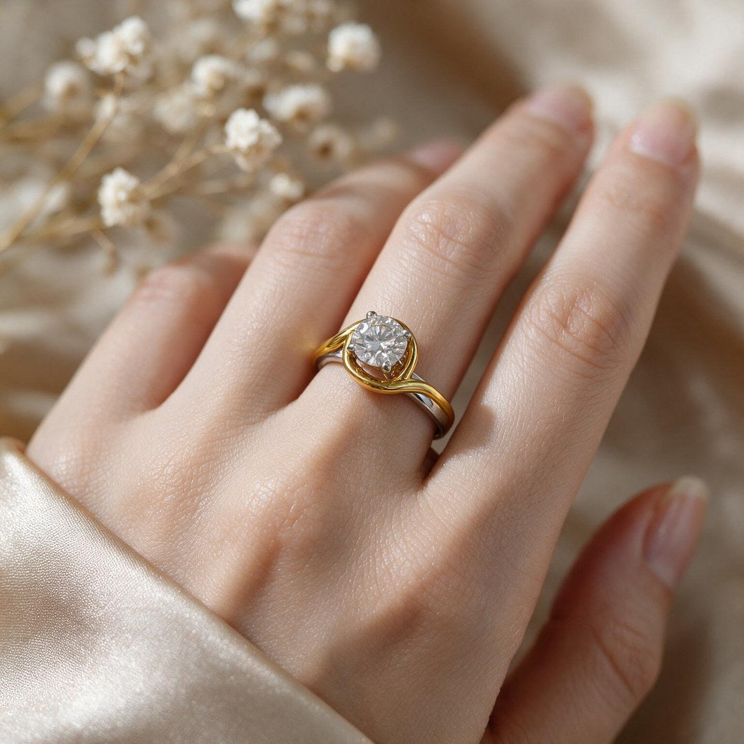 Two tone 9k round solitairect solitaire ring