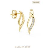 Load image into Gallery viewer, Maylaya Gems round curved leaf earrings in yellow gold
