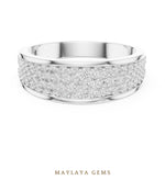 Load image into Gallery viewer, Maylaya Gems 0.927 ct Round Graduated Pavé Lab-Grown Diamond Men's Band in white gold
