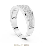 Load image into Gallery viewer, Maylaya Gems 0.927 ct Round Graduated Pavé Lab-Grown Diamond Men's Band in white gold
