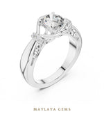 Load image into Gallery viewer, Maylaya Gems lab-grown diamond ring in white gold
