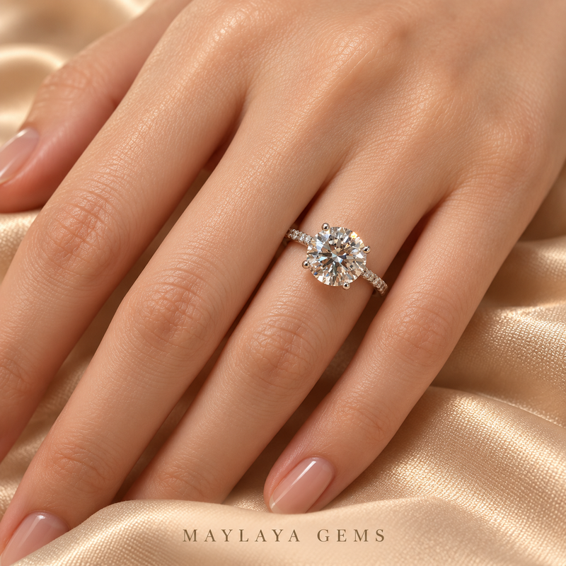 Maylaya Gems M01B ring worn on a model's hand — close-up view