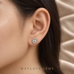 Load image into Gallery viewer, Maylaya Gems MGE1 on-ear illustration, scaled to approximate carat-to-millimetre dimensions; actual fit varies.
