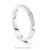 Load image into Gallery viewer, Maylaya Gems round pave edge lab-grown diamond band in white gold
