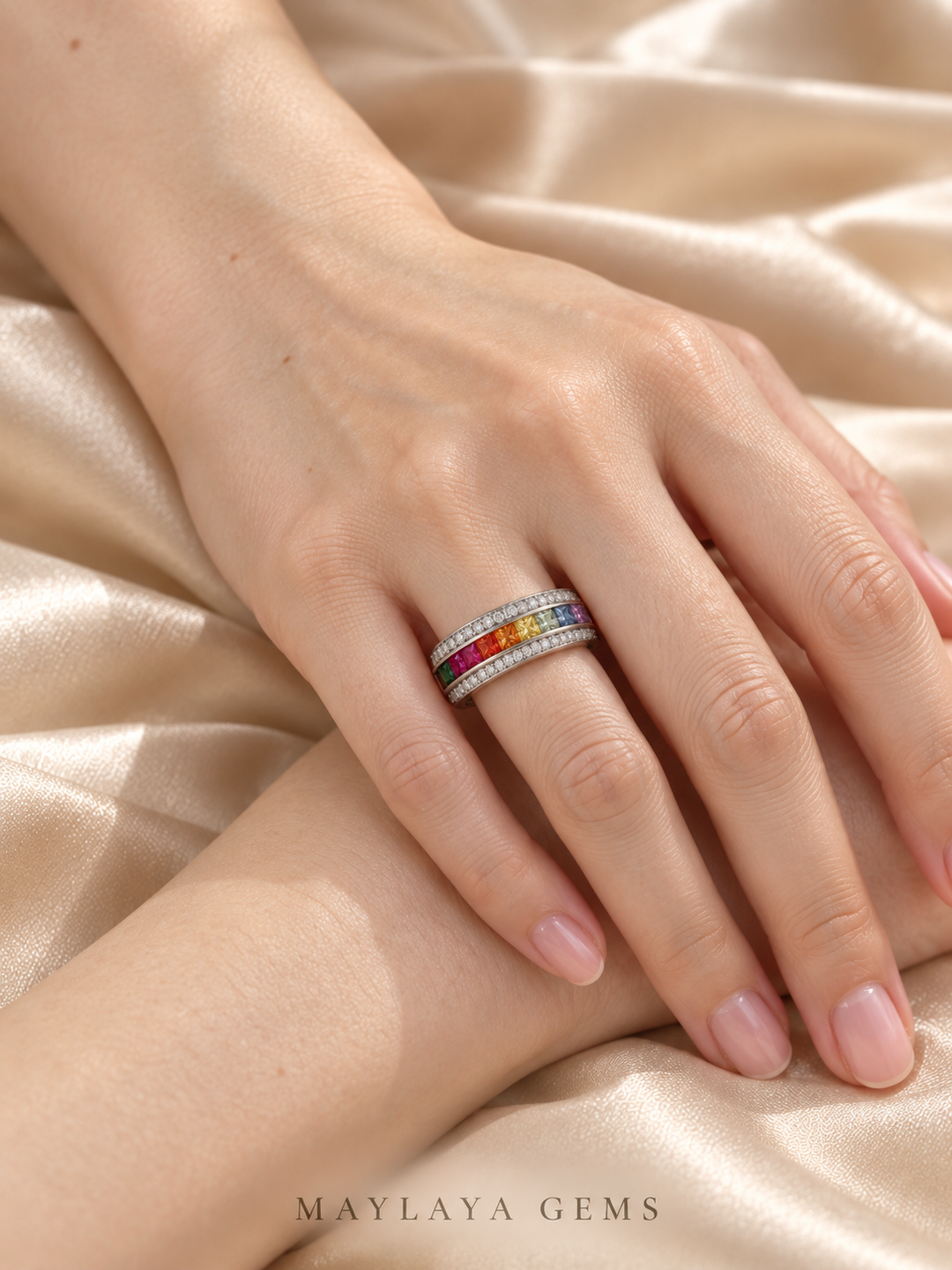 Maylaya Gems E002 ring on a female model hand