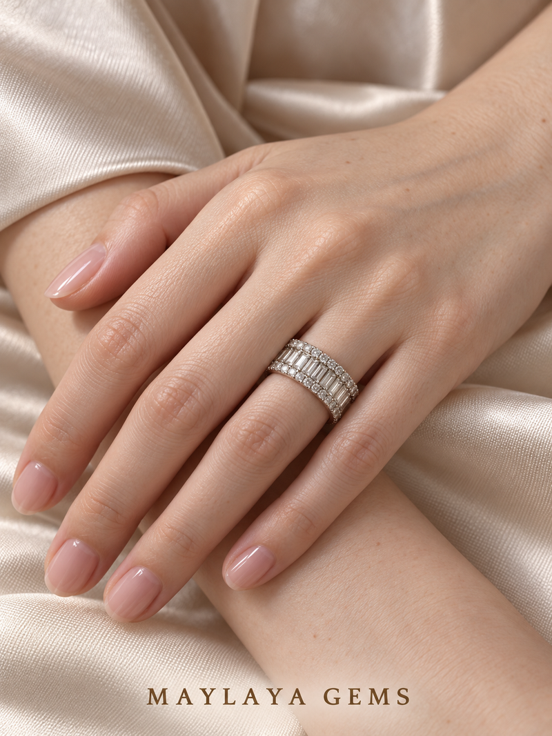 Maylaya Gems E004 ring on a female model hand
