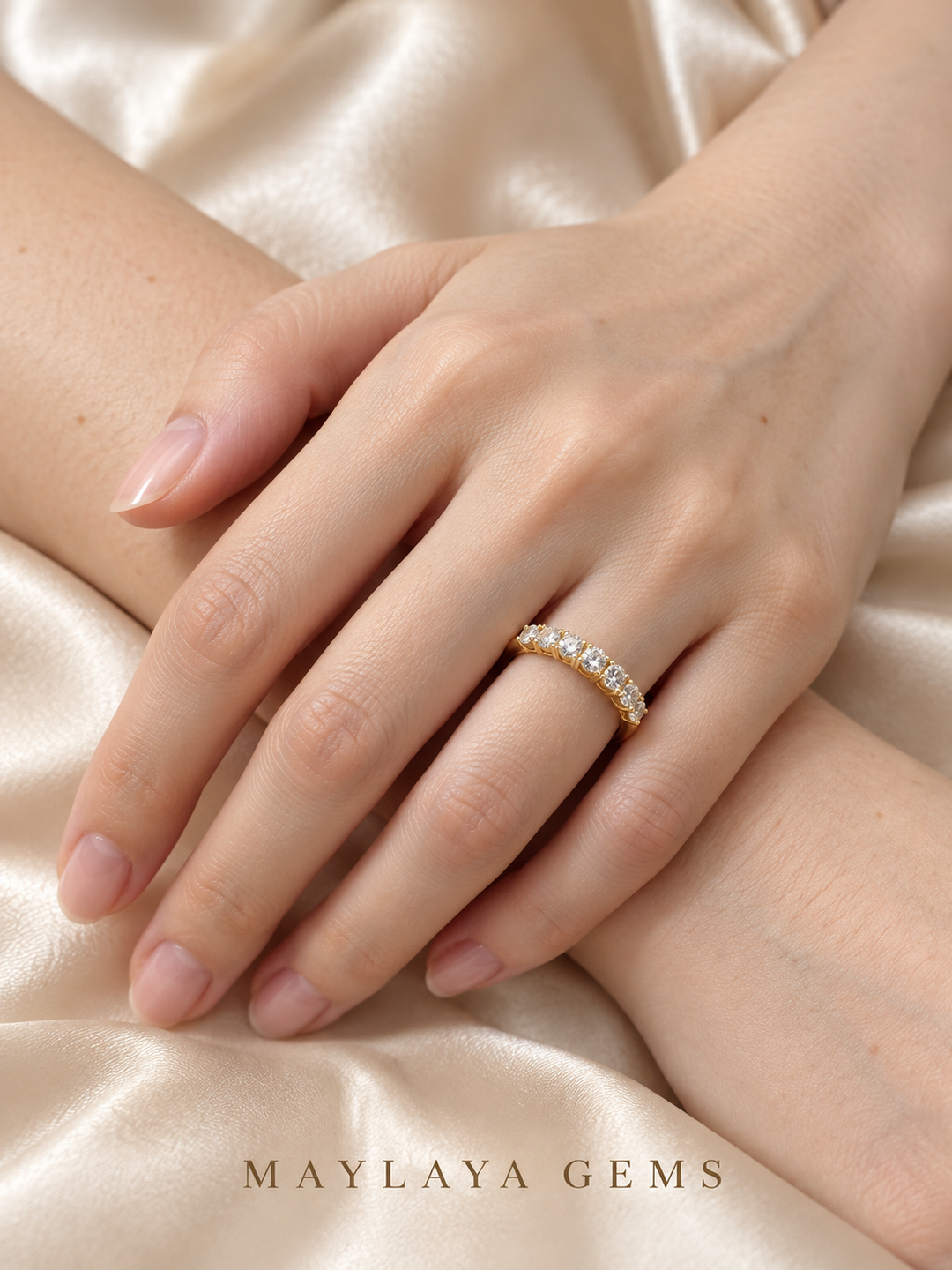 Maylaya Gems E011 ring on a female model hand