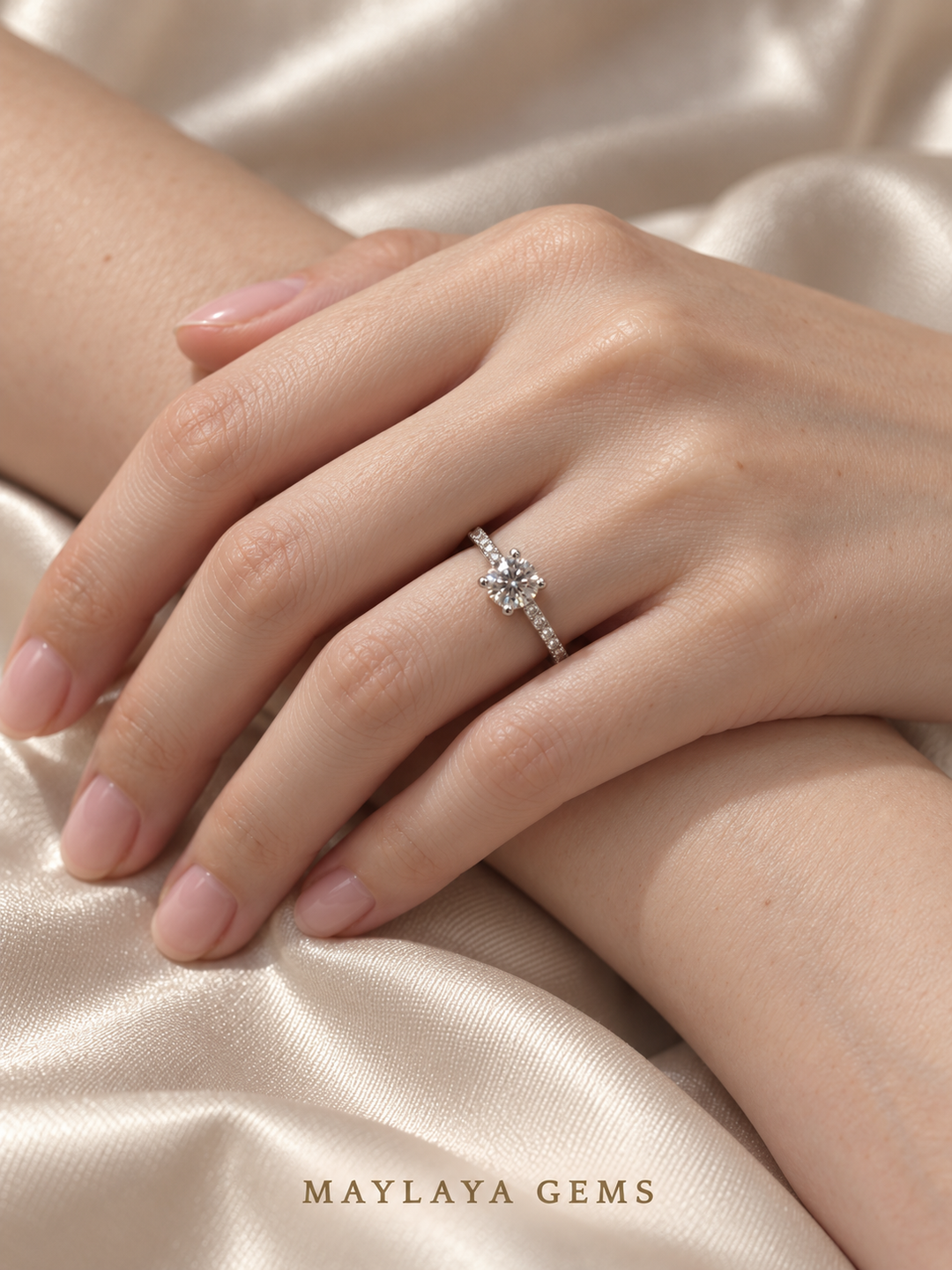 Maylaya Gems E013 ring on a female model hand