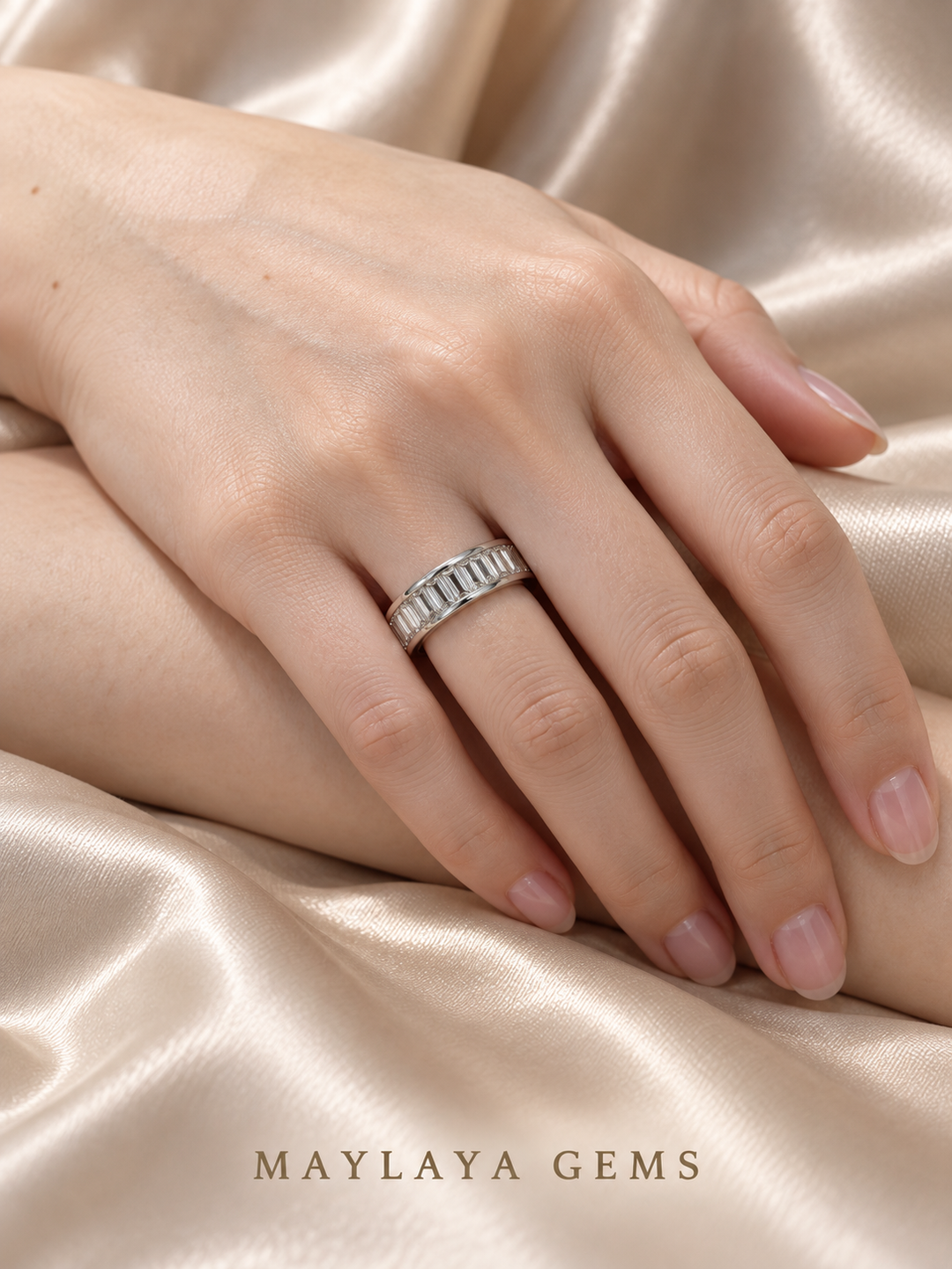 Maylaya Gems E023 ring on a female model hand
