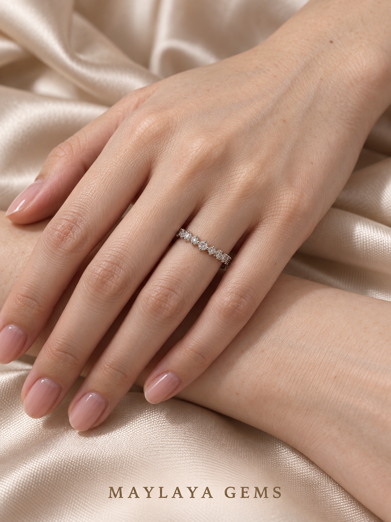 Maylaya Gems E024 ring on a female model hand