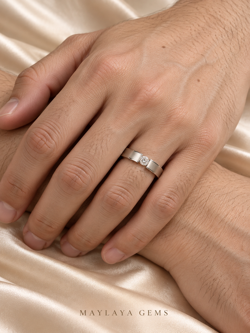 Maylaya Gems F009 ring on a male model hand