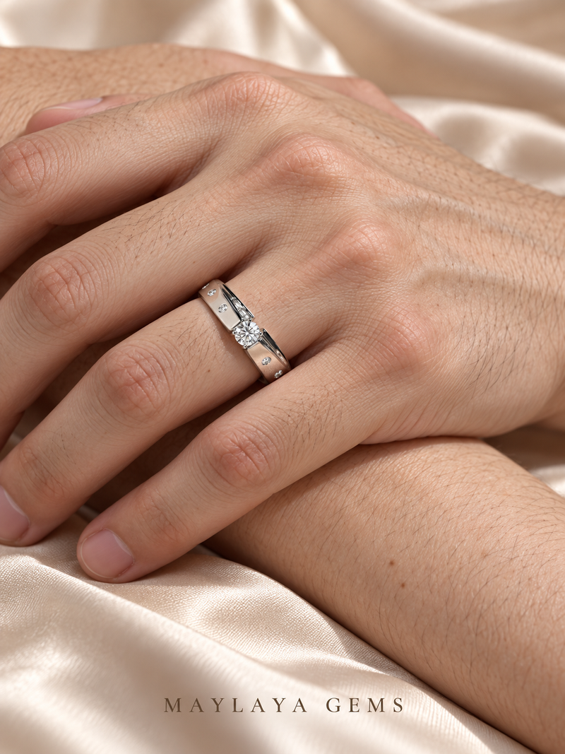 Maylaya Gems F010 ring on a male model hand