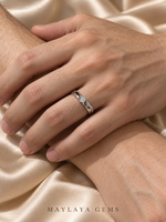 Load image into Gallery viewer, Maylaya Gems F011 ring on a male model hand
