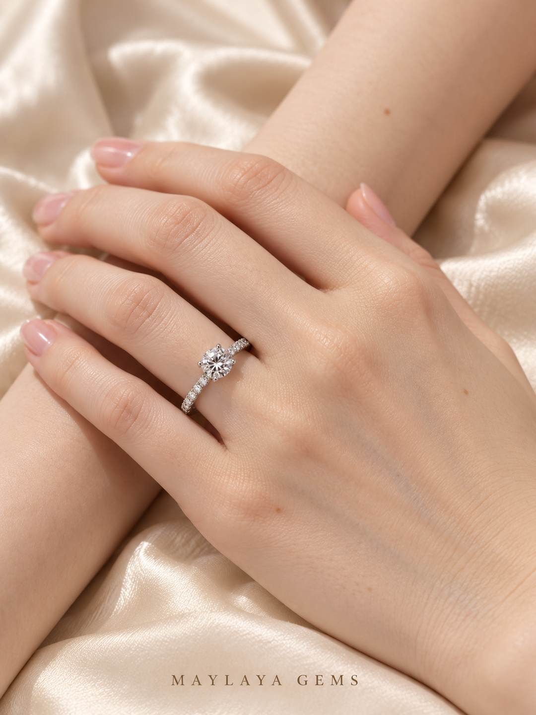 Maylaya Gems JF009 ring on a female model hand