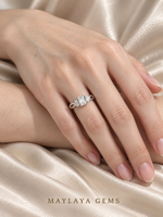 Load image into Gallery viewer, Maylaya Gems JF03A ring on a female model hand
