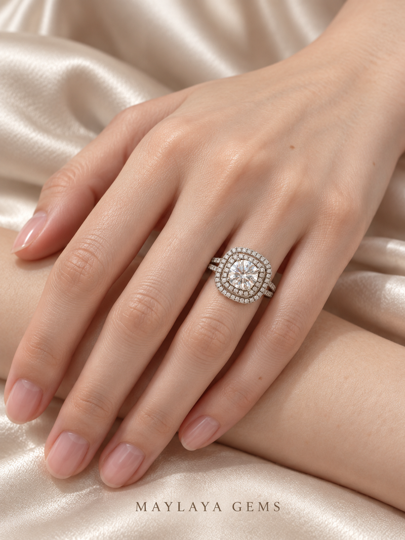 Maylaya Gems M0002 ring on a female model hand