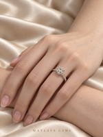 Load image into Gallery viewer, Maylaya Gems M0006 ring on a female model hand
