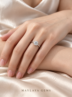 Load image into Gallery viewer, Maylaya Gems M009 ring on a female model hand
