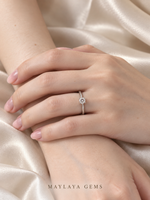 Load image into Gallery viewer, Maylaya Gems M010 ring on a female model hand
