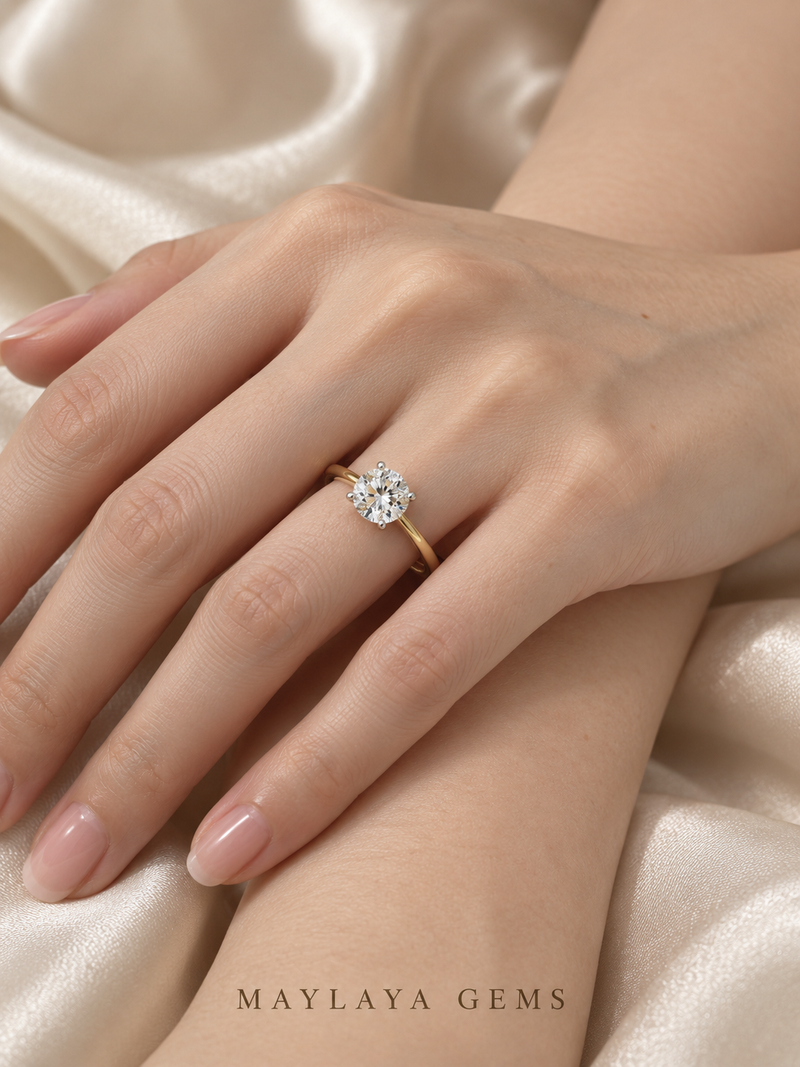 Maylaya Gems M014 ring on a female model hand