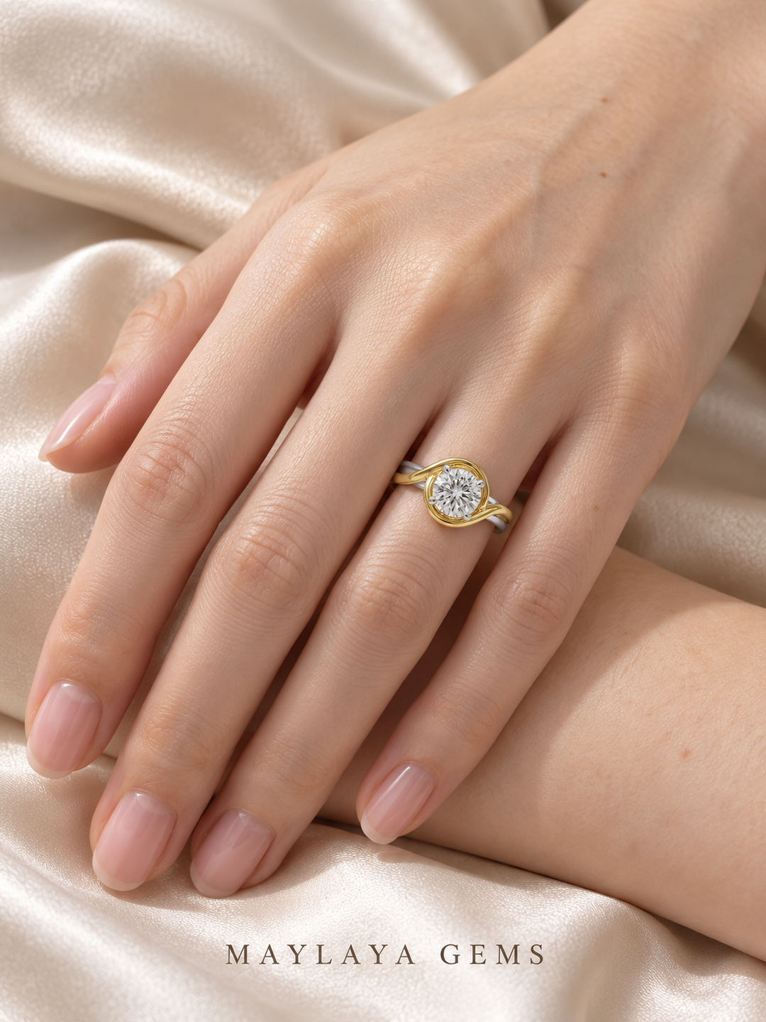 Maylaya Gems M018 ring on a female model hand