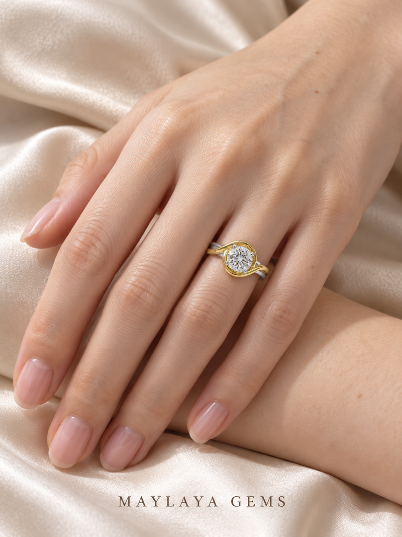Maylaya Gems M018 ring on a female model hand