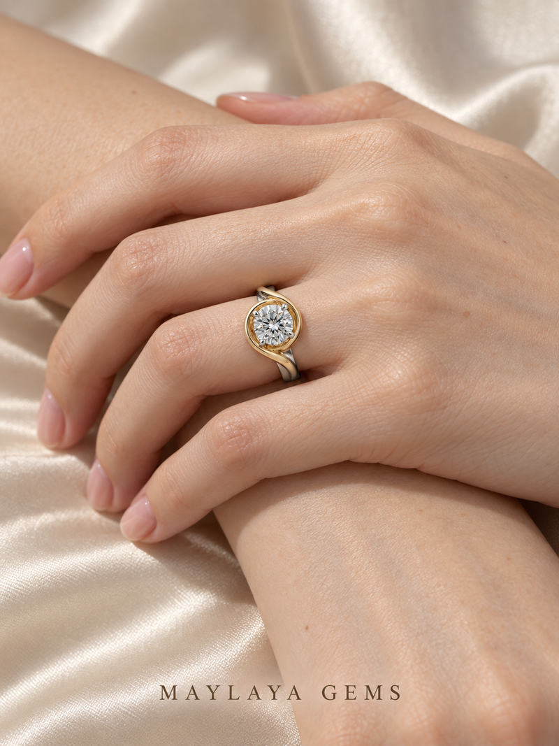 Maylaya Gems M019 ring on a female model hand