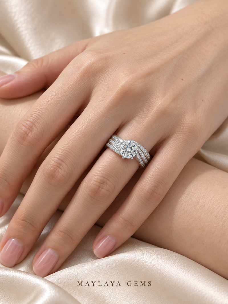 Maylaya Gems M020 ring on a female model hand