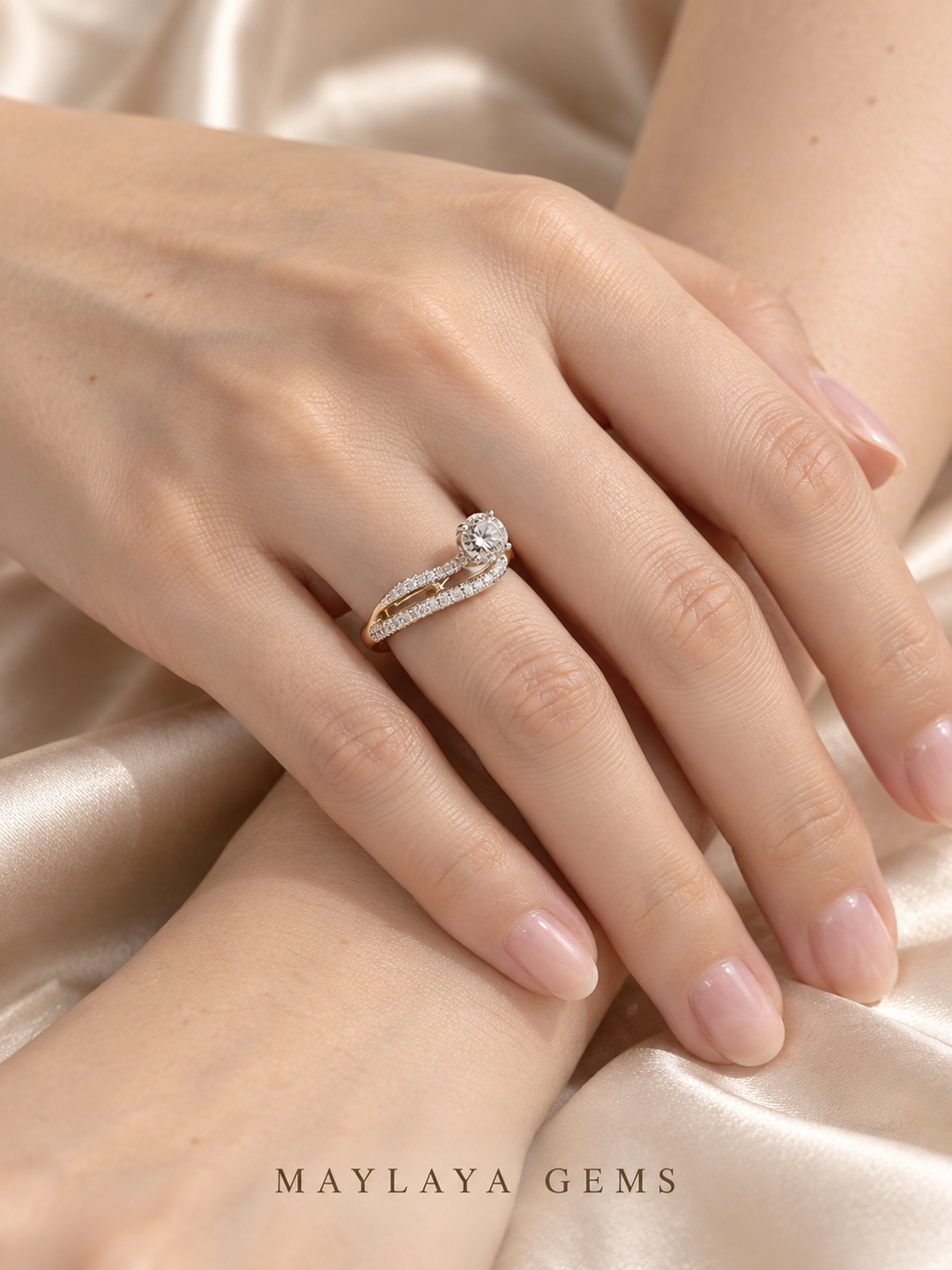 Maylaya Gems M023 ring on a female model hand
