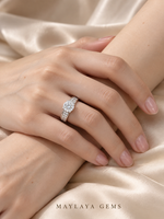 Load image into Gallery viewer, Maylaya Gems M024 ring on a female model hand
