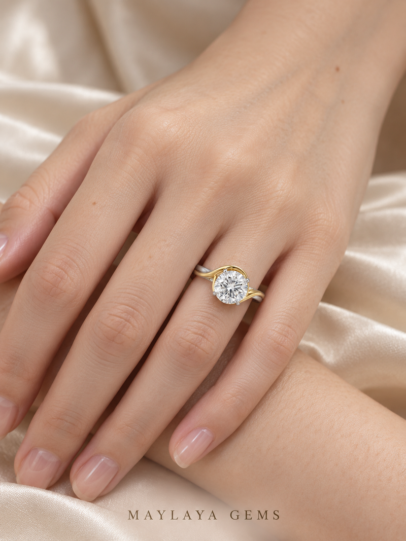 Maylaya Gems M030 ring on a female model hand