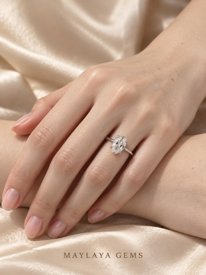 Maylaya Gems M03D ring on a female model hand